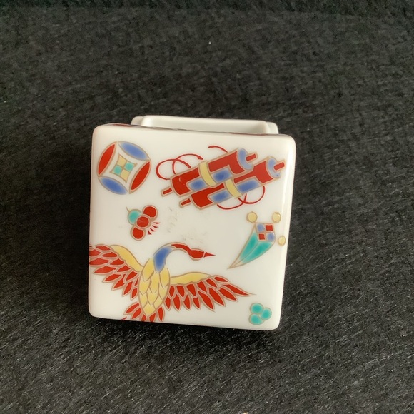 Vintage Japanese kutani porcelain small box. - Picture 7 of 9